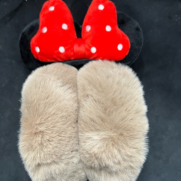 NWT Oversized Minnie Mouse Earmuffs - Picture 2 of 4